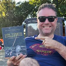 LecturaDeVerano Hace poco pude leer la novela histórica  #LosToquisSangrientos de Ricardo Avello Avila con quien pude conversar en  una entrevista en @radioagricultura MUY RECOMENDABLE para los que amamos la  historia de Chile
