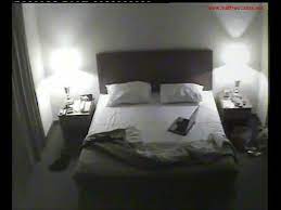 Ieri mattina la volante dell'upgsp è intervenuta in via paglia perché la proprietaria dell'appartamento, nel visionare la telecamera nascosta nella camera da letto, ha visto la colf prendere una somma di denaro dal comodino. Filmavano I Clienti In Hotel Con Le Telecamere Nascoste Video Sui Siti Porno 1 600 Spiati