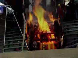 This is the premonition scene in final destination 4 when the stock cars crash, get into the crowd, and start causing mayhem towards everyone, eventually killing. Final Destination 4 At The Racing Track Youtube