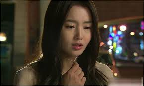 Cưới vài tháng, vợ trẻ bàng hoàng phát hiện người mà chồng vẫn thầm thương  trộm nhớ