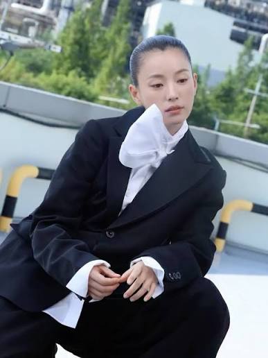 Han Hyo-joo Confirms Moving 2 and MBC Drama Your Ground After W Korea Shoot