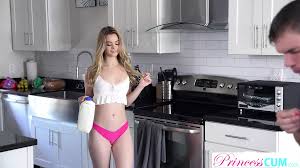 Molly Little neckt Stiefbruder, Vielleicht habe ich ein bisschen gefickt,  vielleicht habe ich viel gefickt - s8: e5 | xHamster