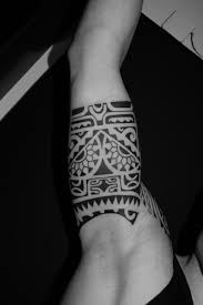 Denn der schmerz hält sich in grenzen, das tattoo kann groß und sichtbar sein oder schnell unter einem. Voodoo Croo Tahiti Tattoo Polynesisch Tattoos Von Tattoo Bewertung De