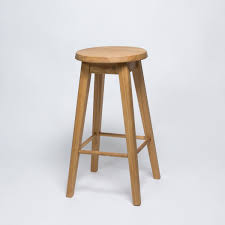 Eigentlich wollte ich darüber schreiben, warum ich unbedingt mal den berliner hocker bauen möchte. Barhocker Aus Eichenholz Online Kaufen Anton Doll Holzmanufaktur