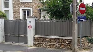 Portail Portillon Et Cloture Aluminium Pont Aven De Cadiou Gris Quartz Ral 7039 Taverny 95 Portail Et Cloture Portail Cloture Maison