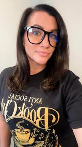 I'm not sure why, but I've been getting a bunch of friend requests lately  and a bunch of new followers. Let me tell you a little bit about myself  before you commit