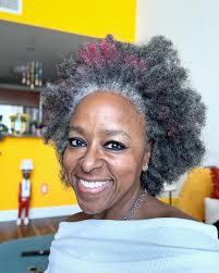 New hair. Who dis?! * * * #jetsetsarah #frogress #greyhair #grayhair  #grayhairdontcare #afro #afrohair #grayafro