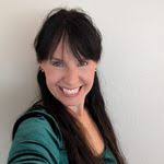 Michelle Lunnon's Instagram, Twitter & Facebook