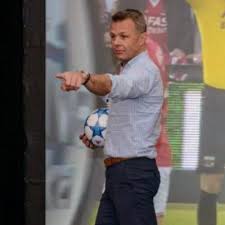 Bjorn kuipers, born in oldenzaal in the netherlands, runs a supermarket chain called jumbo supermarkets and is also the owner of a hair salon in the netherlands. Book Speaker Bjorn Kuipers Via Speakersbureau Assemblee Speakers
