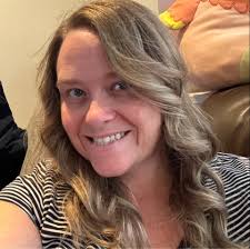 When to make dinner reservations in Ava?