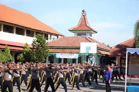 Namun stasiun ini dinonaktifkan pada tahun 1976 karena jalur ini kalah bersaing dengan moda transportasi lain. Unciyons1mqsom