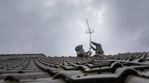 Vous voilà avec une antenne tnt faite maison qui pourra vous permettre de recevoir la tnt sur votre tv à condition que enfin, si vous rencontrez des difficultés ou si vous n'êtes pas trop bricoleur, vous pouvez vous orienter vers des antennes tnt pas chères. Tnt Pourquoi De Mauvaises Ondes Dans La Reception Avec L Antenne Rateau