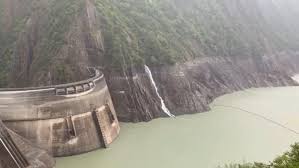 德基水庫，原稱為達見水庫，位於台灣 台中市 和平區 大甲溪上游，即台8線 中橫公路62公里處，是隸屬於台灣電力公司的一個高山型水庫，為台中地區最大水庫。 德基水庫於1969年12月8日開工興建，1973年12月水庫開始蓄水，1973年6月26日達到首期發電初步需求，1974年9月全部完成。 Yharycexoag1hm