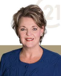 Suzanne Mccoy's Instagram, Twitter & Facebook