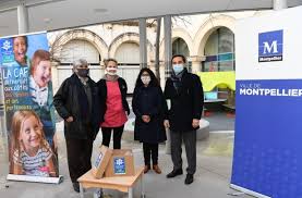Les services du crous de montpellier vous guident ! Remise De Masques Inclusifs Aux Personnels De La Petite Enfance
