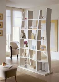 Sekat tidak selalu berfungsi untuk menutupi ruang lain dari ruangan lain atau sekedar membatasi antar ruang, tetapi kini. 48 Desain Sekat Ruangan Dari Kayu Minimalis Modern Desainrumahnya Com Desain Partisi Ruang Tamu Rak Buku Kamar Diy