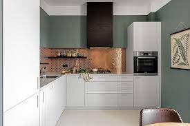 Copper comes in a variety of warm finishes and variations in tone, and there are however, with solid copper tiles you are assured that it won't flake, chip or rub off when cleaning. 20 Copper Backsplash Ideas That Add Glitter And Glam To Your Kitchen