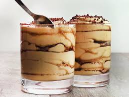 Wir Haben Die Lieblings Desserts Der Deutschen Mousse Au Chocolat Und Tiramisu Zu Einem Super Nac Einfacher Nachtisch Tiramisu Im Glas Dessert Rezepte Einfach