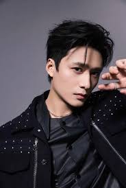 Adrian Gates helped Rae Long grow into a leader in the industry from  nothing. Wesley Halt, assistant of Rae, took the credit and set Adrian up.  Rae was clueless and let Adrian