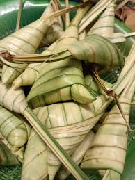 Pada perkongsian ini kami buat dua resepi ketupat palas, lemak dan serunding. Hari Hari Yang Ku Lalui Resepi Ketupat Palas