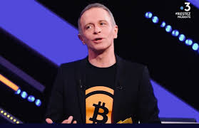 Journaliste, animateur, apprenti streamer,@france3tv, @franceinfo et @france2tv,#lamatinéeesttienne heureux papa. Samuel Etienne From French Tv Show Questions Pour Un Champion Bitcoin