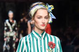 Comment mettre bandana tendance femme language:fr : Inspirez Vous De Nos Idees Et Decouvrez Comment Porter Un Bandana