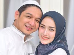 Penampilan pasha ungu pun menjadi perbincangan. 2 Bulan Jauh Dari Istri Imbas Corona Begini Cara Pasha Ungu Atasi Rindu