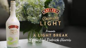 Baileys Deliciously Light | 16.1% Vol | 70Cl | Creamy & Smooth | 40% Less  Calories Than Baileys Original | Irish Cream Liqueur With Notes Of Vanilla  & Chocolate : Amazon.Co.Uk: Grocery