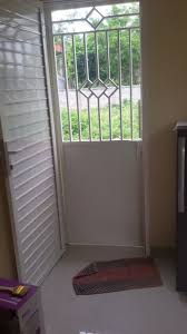 Pintu besi garis vertikal sering kali menjadi contoh pada contoh ini pagar besinya terlihat lebih tinggi. Pintu Double Minimalis Motif Semarang Murah Berkualitas Dan Bergaransi