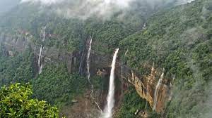 Dengan ketinggian 2.400 kaki, selain dapat menikmati keindahan ini, banyak wisatawan juga bisa melakukan hiking di. 25 Air Terjun Terindah Di Dunia Seperti Surga Air Terjun Terindah