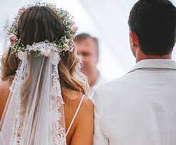 Lovely Lace Wedding Ideas For The Most Romantic Day Mywedding Wedding Hair Down Wedding Hairstyles Flower Crown Veil