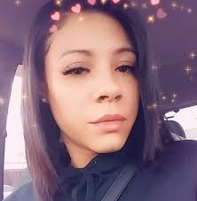 Is the wedding band behind the diamond?