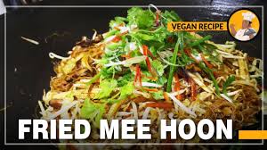 Hari ni mat nak share satu menu mee hoon goreng yang telah dimasak ala2 nyonya peranakan. Chinese Style Fried Mee Hoon Goreng Mee Hoon Ala Cina Tak Hancur Tak Melekat Kuali Chef Dave Youtube