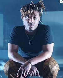 Le rappeur juice wrld a été traité pour un empoisonnement aux opiacés à bord de son jet privé juste avant sa mort, a confirmé la police. Juice Wrld La Veritable Cause De Son Deces Enfin Revelee
