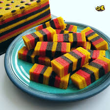 Untuk pengetahuan anda, kulapis merupakan kek lapis tradisional buatan malaysia yang menggunakan resepi asli dari indonesia. Resepi Kek Lapis Sayang Sarawak Dapur Ibu Aisyah Facebook