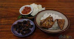 The food at the hotel was actually quite tasty. Bu Saring Menu Biasa Dengan Sambal Luar Biasa Jogja