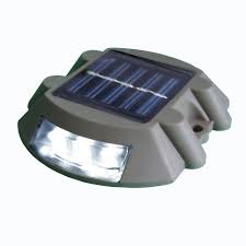 An amorphous solar panel charges one aa battery during the daylight hours, to provide consistent light in the evenings. Dock Edge Solar Dock And Deck Light With 6 Led Lights De96255f The Home Depot