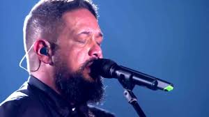 Naquela via dolorosa se entregou eu não mereço mas sua graça me alcançou. Fernandinho Nao Mais Escravos No Longer Slaves Ao Vivo Youtube