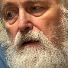 What could be causing the condenser fan motor to not run and how to  troubleshoot the issue?