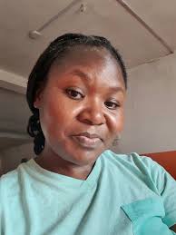 Father-in-law secretly fixes broken hairbrush as thoughtful gesture