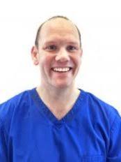 Neil Bremner's Instagram, Twitter & Facebook