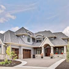 A hip roof has a ridge at the top, and from the ridge descend four flat sides. 75 Beautiful Craftsman Exterior Home With A Hip Roof Pictures Ideas June 2021 Houzz