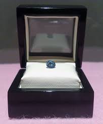 About 2/3 cup of ashes is taken for examination, and the amount of carbon in the sample is estimated. Ashes To Diamonds Swiss Company Turns People S Cremated Remains Into Diamonds Bored Panda