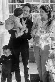 In his private life, however, he has always been far more mysterious. Bob Dylan Chronik 1966 1978