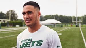Australian rugby league star valentine holmes was attempting to make the transition to the nfl after training during the offseason and getting allocated to the jets via the international player pathway. Nrl 2019 Valentine Holmes Nfl New York Jets North Queensland Cowboys