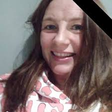 Does anyone have this Shark? I'm having a problem where if I use the normal  hoover 'head' as shown in photo, the hoover cuts out after a few minutes  use. You can