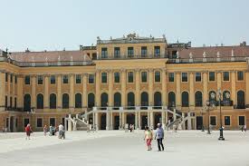 Schönbrunn palace was the main summer residence of the habsburg rulers, located in hietzing, vienna. Schloss Schonbrunn In Wien
