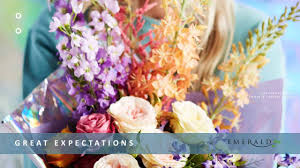 Artificial flower and plants that look so natural, you have to feel it to believe it. Emerald Eternal Green Furstset