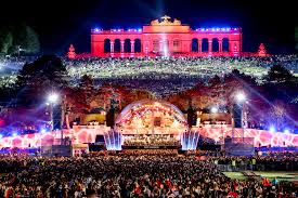 The concert began operations in 2004. Mit Dem Rad Zum Sommernachtskonzert Fahrrad Wien