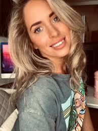 Justine Oliver's Instagram, Twitter & Facebook